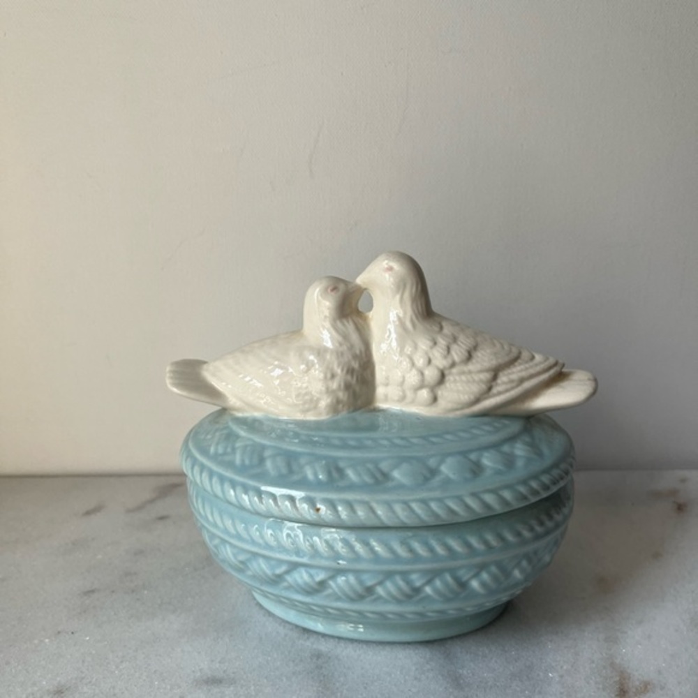 Vintage lovebirds blue and white trinket box